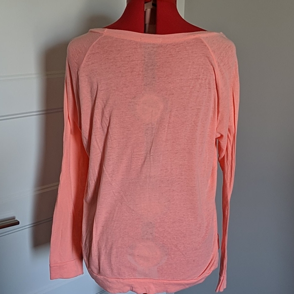 Maurice's orange shirt - Picture 4 of 4